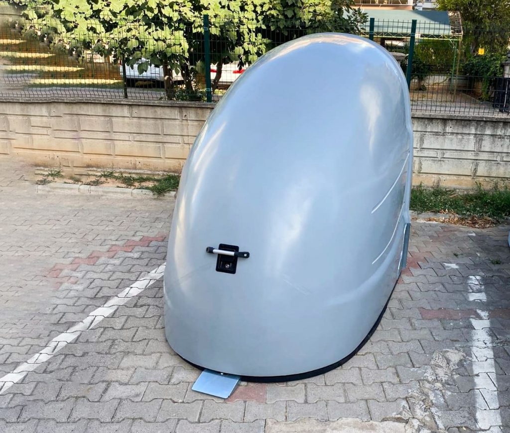 Motociklo garažas gali būti naudojamas daugiabučių kieme